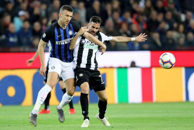  国际米兰与AC米兰巅峰对决握手言和